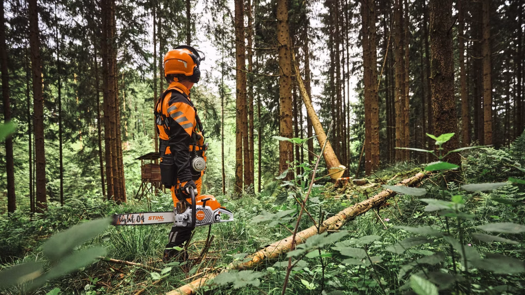 Akkukäyttö, digitalisaatio ja tekoäly muovaavat metsä- ja viheralan tulevaisuutta