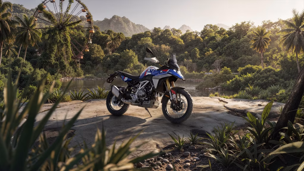 Uusi BMW F 450 GS -moottoripyörä on kepeä käsitellä monenlaisessa ajossa
