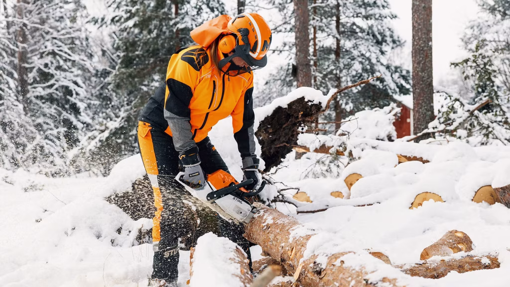 STIHL lanseeraa MS 300 -moottorisahan – asettaa uuden standardin 50 cc -luokassa