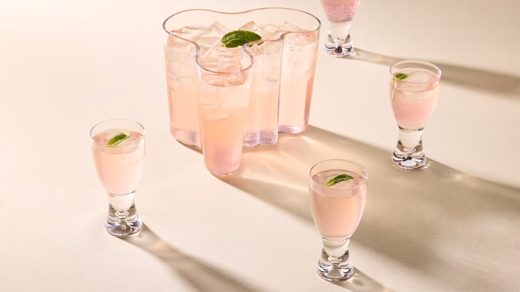 Iittalan Aalto-maljakko löysi juhlavuonna tiensä luksushotellin cocktailmaljaksi